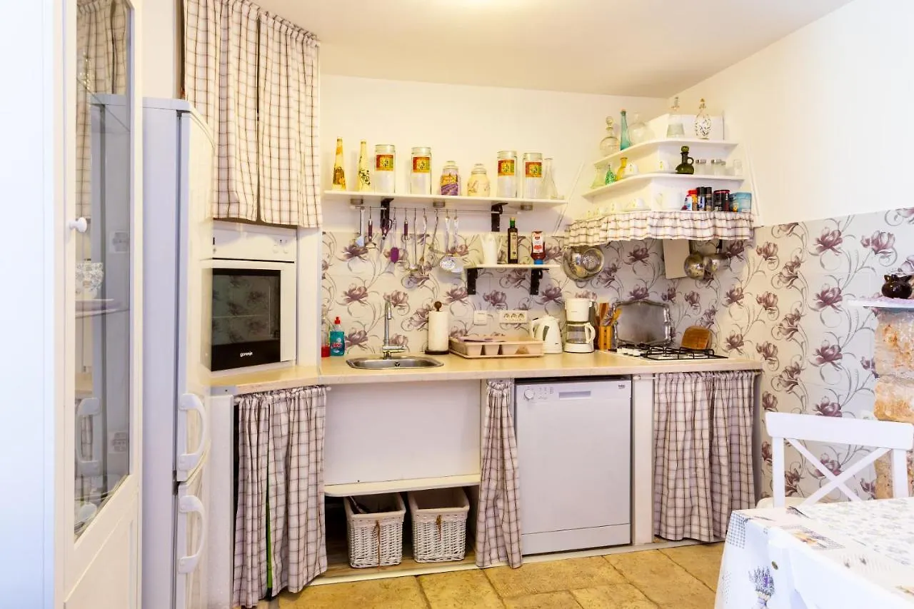 Lilo Lavender Apartment Loborika