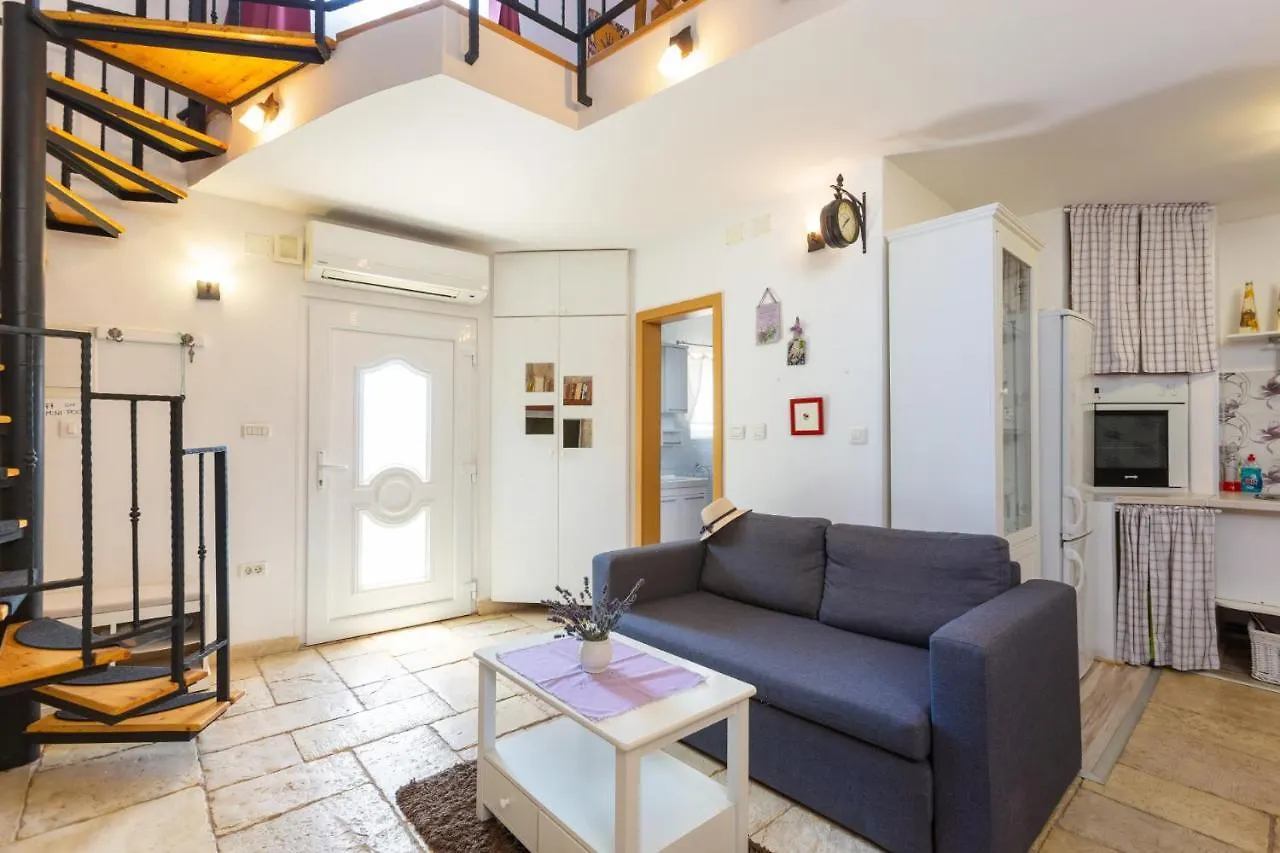 Lilo Lavender Apartment Loborika
